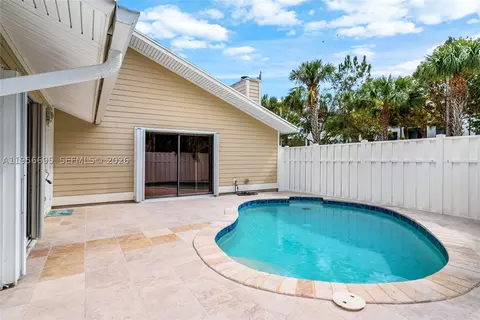 Exterior - 804 Summerwinds Ln, Jupiter, FL 33458 photo 4 of 7
