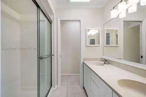 Bath - 804 Summerwinds Ln, Jupiter, FL 33458 photo 1 of 3
