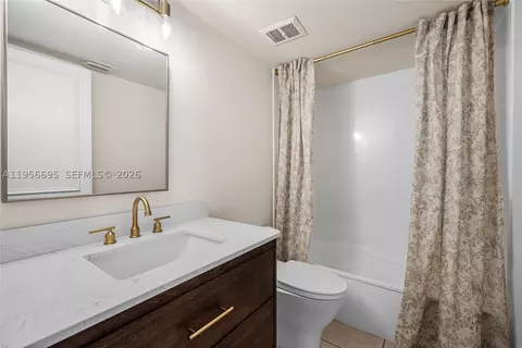 Bath - 804 Summerwinds Ln, Jupiter, FL 33458 photo 3 of 3