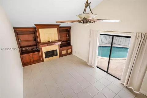 Living - 804 Summerwinds Ln, Jupiter, FL 33458 photo 2 of 5