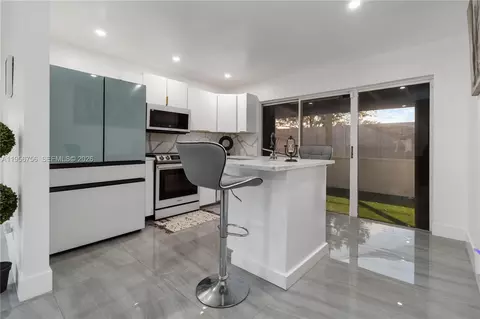 2502 NW 48th St, Tamarac, FL 33309