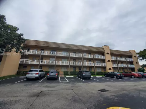 9360 Sunrise Lakes Blvd #102, Sunrise, FL 33322