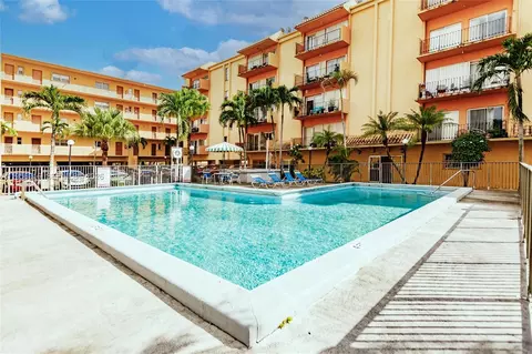 1900 W 54th St #213, Hialeah, FL 33012