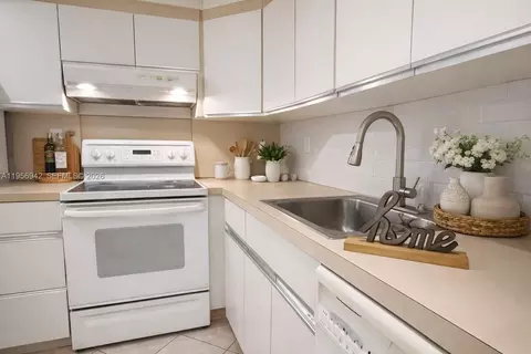 3920 Inverrary Blvd #608C, Lauderhill, FL 33319