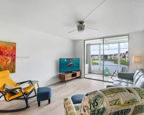 8861 Sunrise Lakes Blvd #205, Sunrise, FL 33322