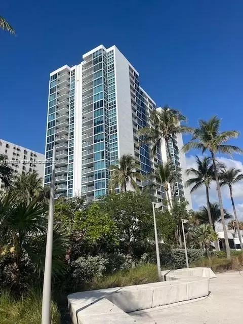 2655 Collins Ave #1106, Miami Beach, FL 33140