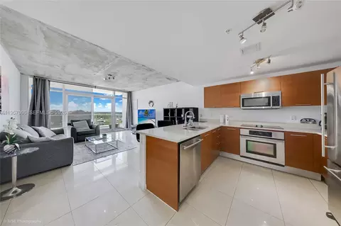 3250 NE 1st Ave #811, Miami, FL 33137