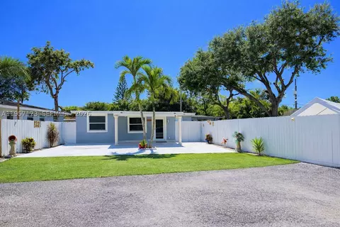 1120 N 61st Ave, Hollywood, FL 33024