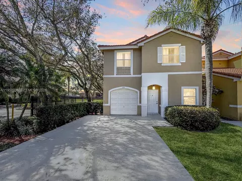 4100 Fern Forest Rd, Hollywood, FL 33026
