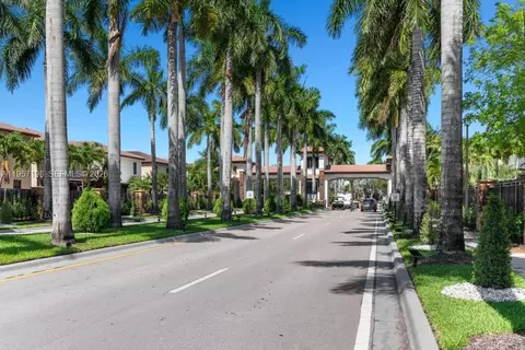 10023 NW 89th Ter, Doral, FL 33178
