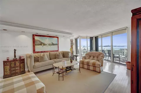 1000 Quayside Ter #1402, Miami, FL 33138