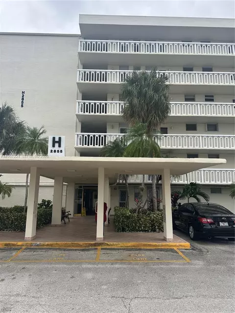 2855 Leonard Dr #H411, Aventura, FL 33160
