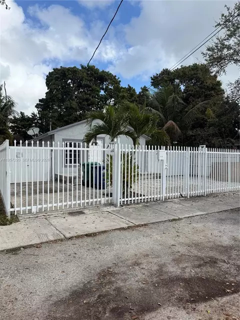 3121 NW 45th St, Miami, FL 33142