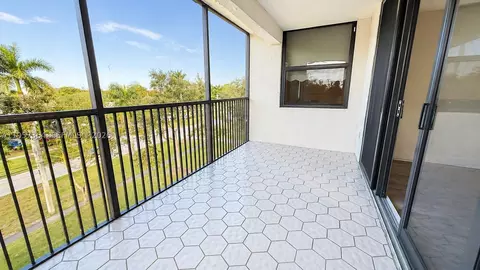 6800 Cypress Rd #501, Plantation, FL 33317