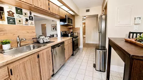 6800 Cypress Rd #501, Plantation, FL 33317