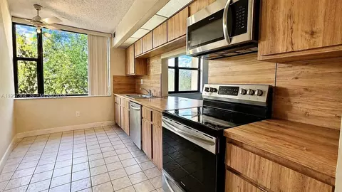 6800 Cypress Rd #501, Plantation, FL 33317