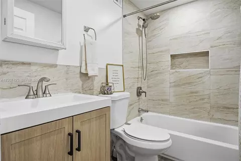 Bath - 941 E 16th Pl, Hialeah, FL 33010 photo 2 of 2