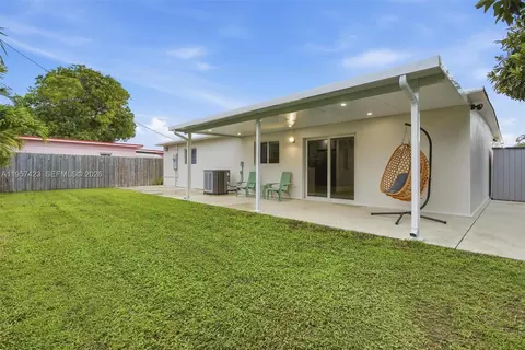 Exterior - 941 E 16th Pl, Hialeah, FL 33010 photo 1 of 3
