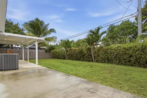Exterior - 941 E 16th Pl, Hialeah, FL 33010 photo 3 of 3