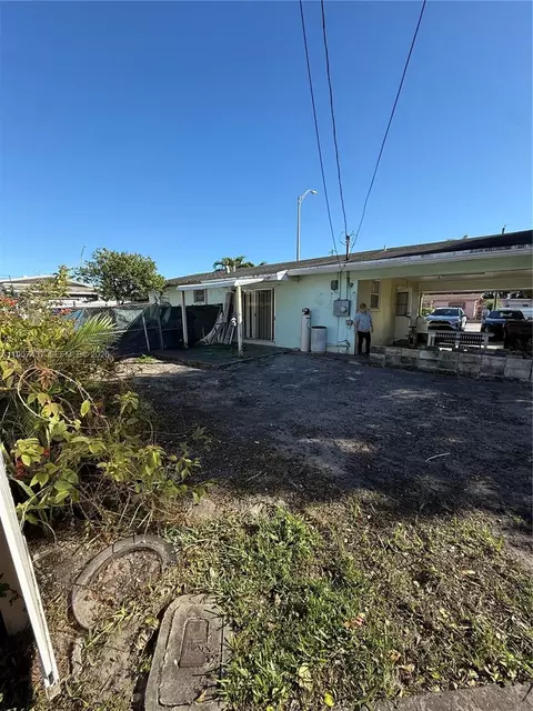 Exterior - 185 E 20th St, Hialeah, FL 33010 photo 7 of 8