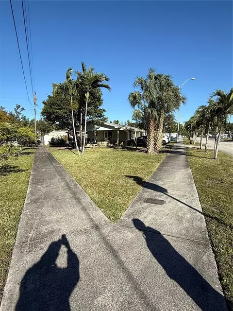 Exterior - 185 E 20th St, Hialeah, FL 33010 photo 5 of 8