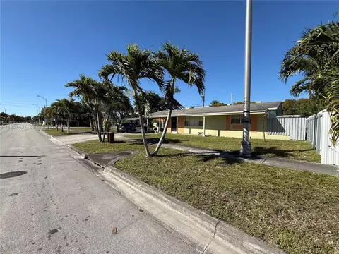 Exterior - 185 E 20th St, Hialeah, FL 33010 photo 2 of 8