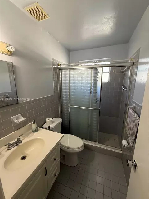 Bath - 185 E 20th St, Hialeah, FL 33010 photo 1 of 1