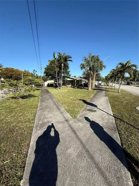Exterior - 185 E 20th St, Hialeah, FL 33010 photo 8 of 8