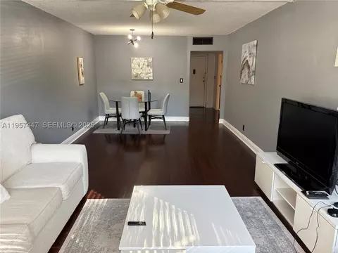 6600 Cypress Rd #203, Plantation, FL 33317