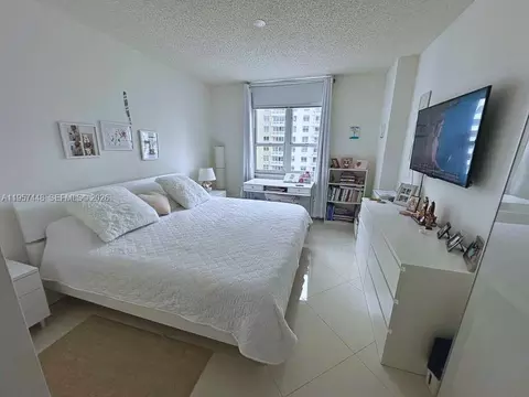 Bedroom - 701 Brickell Key Blvd #2309, Miami, FL 33131 photo 2 of 3