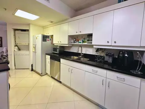 Kitchen - 701 Brickell Key Blvd #2309, Miami, FL 33131 photo 2 of 2