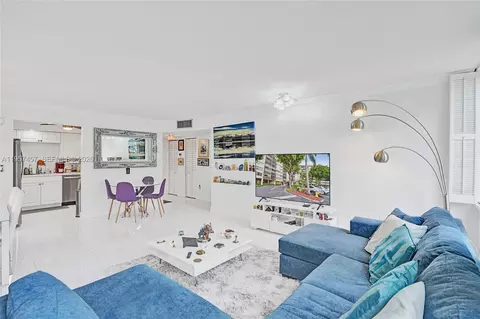 1400 Saint Charles Pl #204, Pembroke Pines, FL 33026