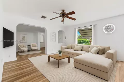 6073 NW 27th St, Margate, FL 33063