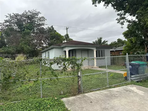Exterior - 10136 E Hibiscus St, Palmetto Bay, FL 33157 photo 6 of 6
