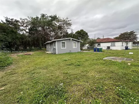 Exterior - 10136 E Hibiscus St, Palmetto Bay, FL 33157 photo 5 of 6