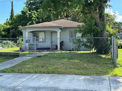 Exterior - 10136 E Hibiscus St, Palmetto Bay, FL 33157 photo 2 of 6