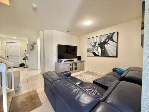 Living - 11032 W 33rd Way, Hialeah, FL 33018 photo 3 of 5