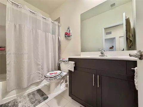 Bath - 11032 W 33rd Way, Hialeah, FL 33018 photo 5 of 5