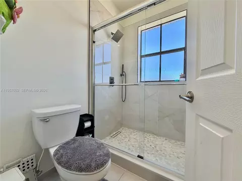 Bath - 11032 W 33rd Way, Hialeah, FL 33018 photo 4 of 5