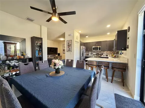 Dining - 11032 W 33rd Way, Hialeah, FL 33018 photo 3 of 3