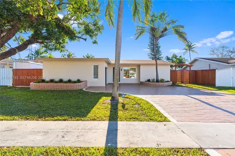 1221 NW 96th Ter, Pembroke Pines, FL 33024