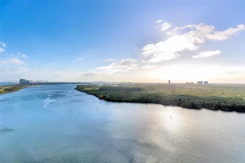 300 Bayview Dr #PH-06, Sunny Isles Beach, FL 33160