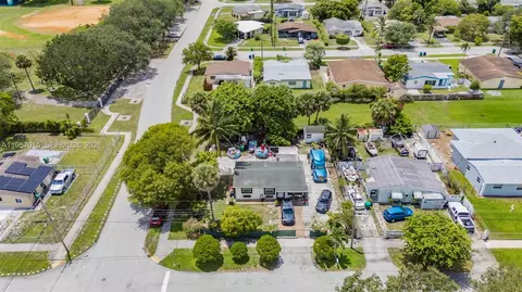 901 NW 34th Ter, Lauderhill, FL 33311