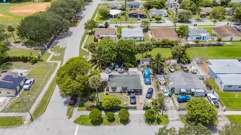 901 NW 34th Ter, Lauderhill, FL 33311