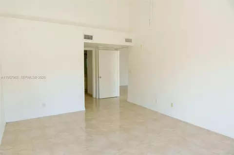 Living - 509 E Sheridan St #3083, Dania Beach, FL 33004 photo 3 of 9