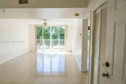 Living - 509 E Sheridan St #3083, Dania Beach, FL 33004 photo 9 of 9