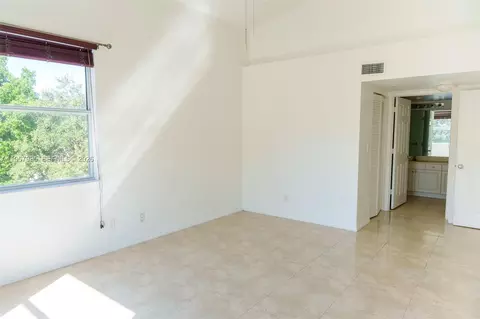 Bedroom - 509 E Sheridan St #3083, Dania Beach, FL 33004 photo 3 of 8