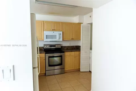 Kitchen - 509 E Sheridan St #3083, Dania Beach, FL 33004 photo 1 of 3