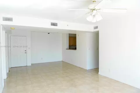 Living - 509 E Sheridan St #3083, Dania Beach, FL 33004 photo 6 of 9