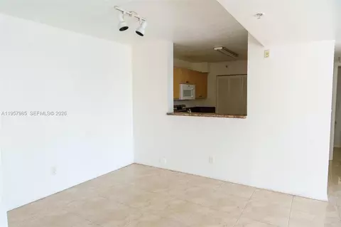 Living - 509 E Sheridan St #3083, Dania Beach, FL 33004 photo 5 of 9